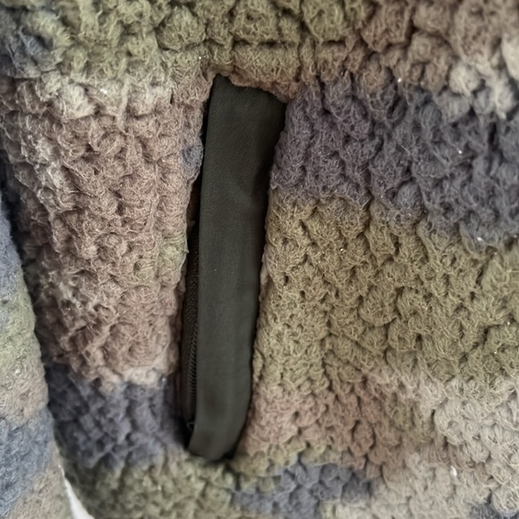 (5/$20) Jaime Camo Sherpa Jacket - Picture 8 of 9